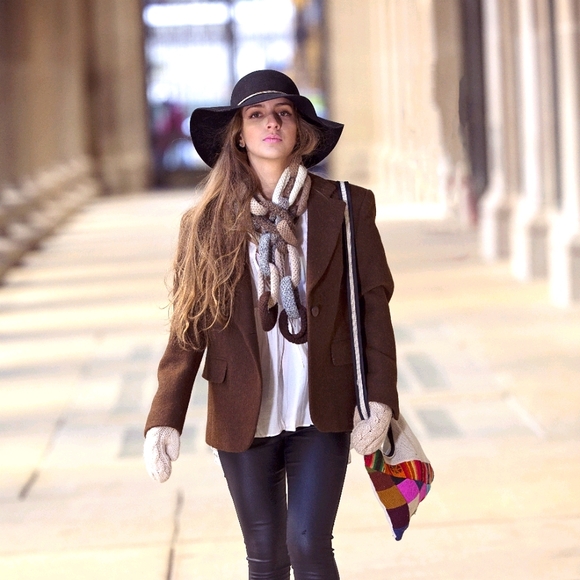 Brown - Picture 4 of 12